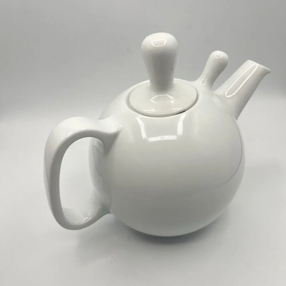 Crate & Barrel Segaform 6 Cup Glazed White Teapot with Lid